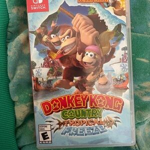 Nintendo Switch Donkey Kong Country: Tropical Freeze - Red and Green